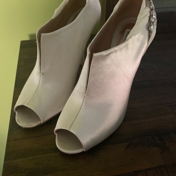 Embellished ivory, open toe booties - Picture 4 of 4